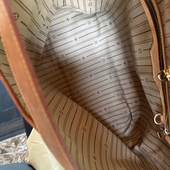 LOUIS VUITTON Authentic 
Monogram Delightful MM - Picture 5 of 8